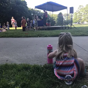 Zac Morgan band and bubbles!