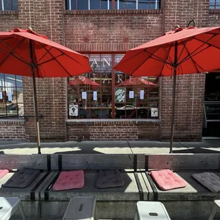 outdoor bench seating