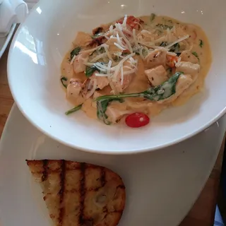 CHEESE RAVIOLI CHICKEN ALFREDO