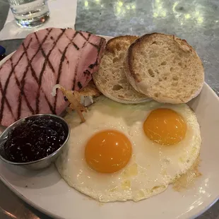 Correct way to make an egg.