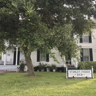 Front of the B&amp;B and Texas landmark