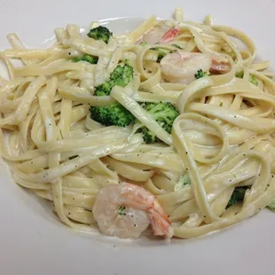 Fettuccini Alfredo with shirmp and broccoli..