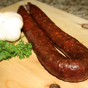 sausage and garlic on a cutting board