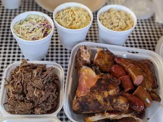 Rhodie's Smokin BBQ