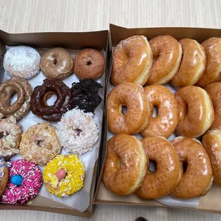 Mixed dozen (Easter) + glazed dozen