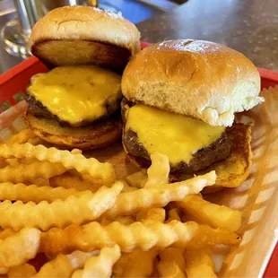 Cheeseburger Sliders &amp; Fries