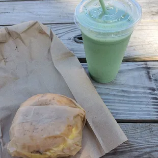 Breakfast bagel with green smoothie