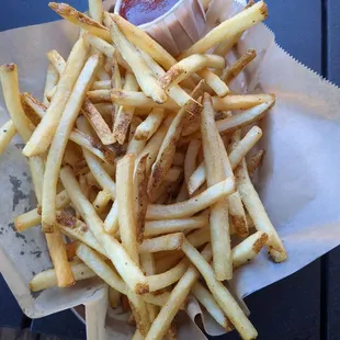 Shoestring fries appetizer.