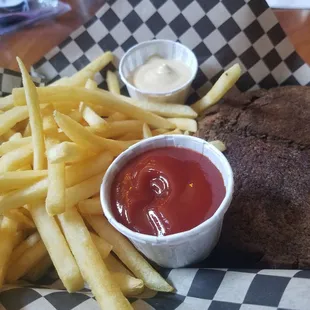 Veggie reuben &amp; standard fries