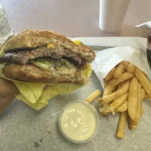 Cheeseburger special, including fries and drink
