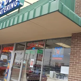 Famous Star Deli. A first-timer, about to find out if the prices and reputation are worth it.