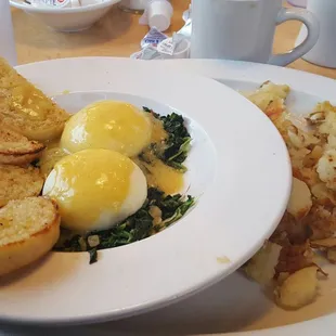 Eggs Benedict florentine.