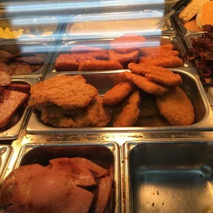 Yes, I've had a bologna, egg, and cheese sandwich here. It's called my name a few times.