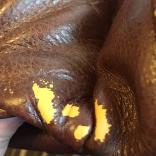 Leather Flexsteel sofa $2000 bubbles and peels off! After 4 months, was sneakily givin a floor model. Crooks!