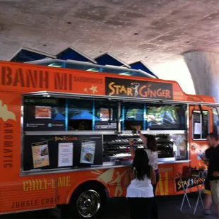 people ordering food