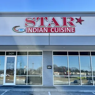 Entrance to Star Indian Cuisine (approximately 100 yds north of NE corner of 132nd &amp; Center)