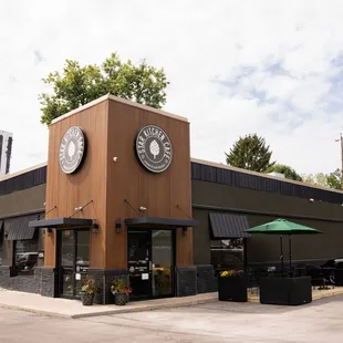 the outside of the restaurant