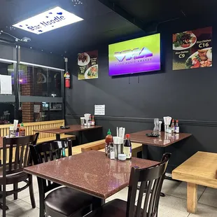 Good surroundings. Very clean environment and comfortable tables and nice tvs.