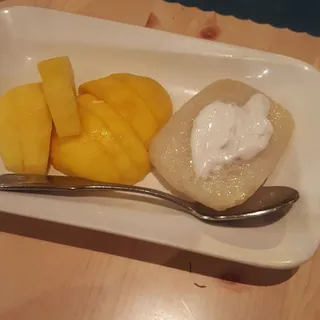 Sweet Sticky Rice with Mango (Seasonal)