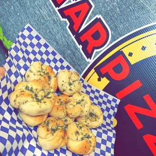 Garlic knots
