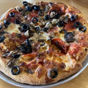 Personal pizza for lunch (pepperoni, mushrooms, and black olives)