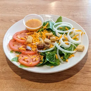Garden salad with Italian dressing: mixed greens, tomato, onions, cheddar cheese, croutons
