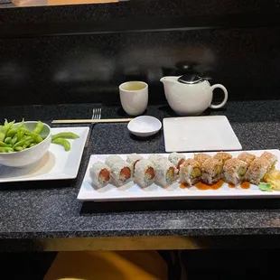 A steaming bowl of Edamame, my Spicy Tuna Roll, Eel Roll and a pot of Hot Green Tea. Time to eat!