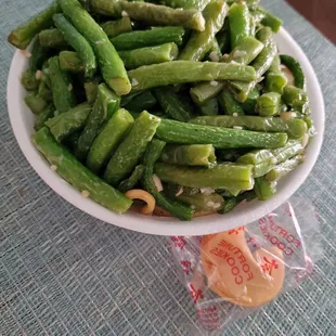 Green beans over chow mein and fried rice (one-item bowl)