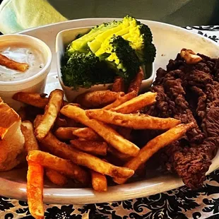 Trellise's Chicken fried chicken, seasoned fries and steamed broccoli!