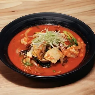 Jjam Pong (Spicy Seafood Noodle Soup)