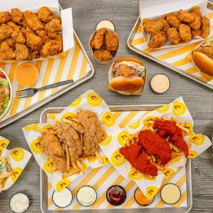 food, chicken wings and fried chicken
