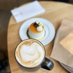 Toffeenut bianco latte. It was just alright. Could&apos;ve made the latte art look nice tho...