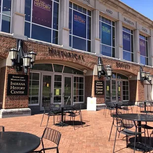 the outside of the restaurant