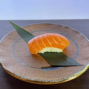 Salmon Sushi (Sake)