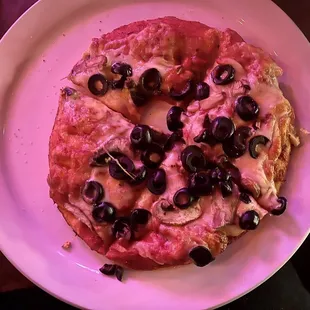 Personal sized pizza with mushrooms and olives. Really quite good.