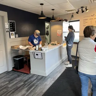 customers preparing doughnuts