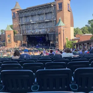 Sometimes the cheapest seats are the bestest seats. Shade and breeze!