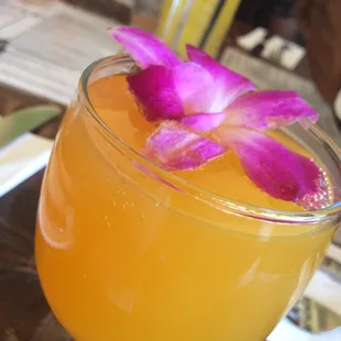 Exactly how I like to receive flowers.... In drinks!!!! Peach Mango Mimosa!!