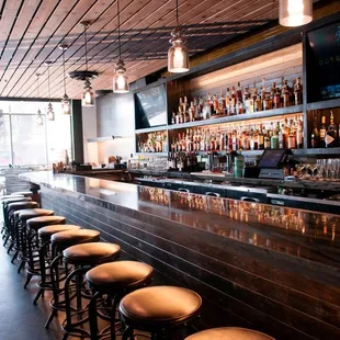 Insane Whiskey Bar: Pappy, Weller, Willet, Whistle Pig, Hibiki, Red Breast, Eagle Rare, Taylor, Blantons