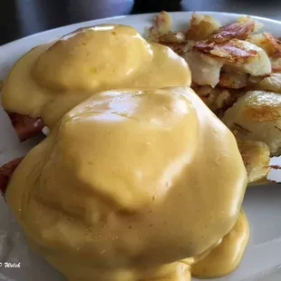 Eggs Benedict and potatoes