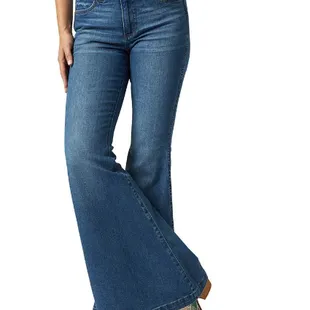 Latest styles in women's jeans