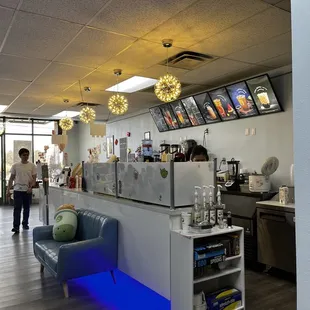 the inside of a fast food restaurant