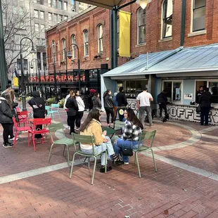 Starship Bagel's off the street on a pedestrian walkway by The Woolworth. Don't miss it! YUM!!