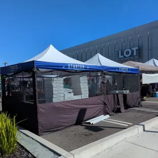 At the farmer&apos;s market