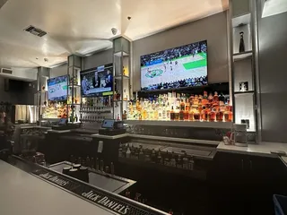 Tomkat Lounge