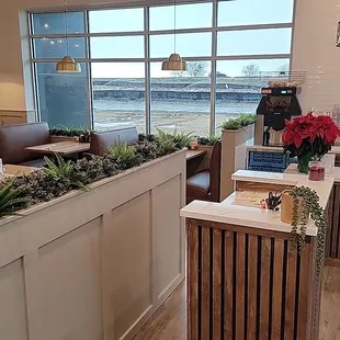 Fine tuning the lighting, but fully opened for business, 7 days, 7AM to 3PM.