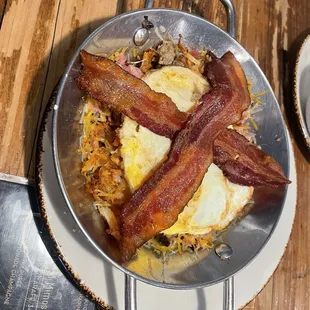 Whole hog skillet