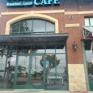 Great breakfast spot. All good.  Grits, power oatmeal, corned beef hash.  Get there early or wait.