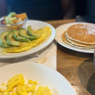 Bacodo omelette w/pancakes &amp; fruit