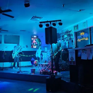 SONIK JUNKIES jamming out